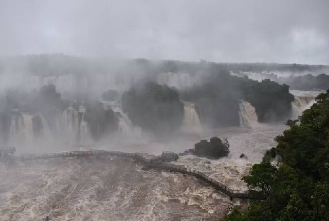 Imagem da noticia Passarela das Cataratas do Iguaçu é interditada após forte chuva