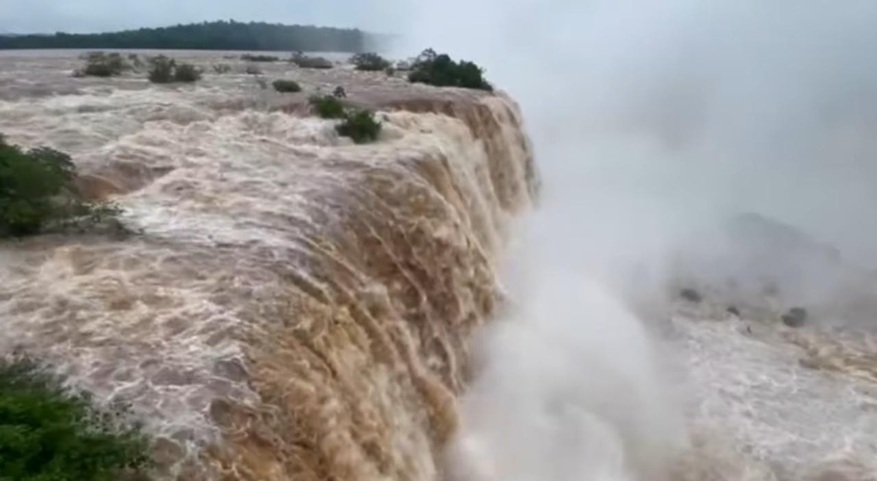 Imagem da noticia Chuvas intensas sobem nível das Cataratas do Iguaçu e causam estragos no Sul do país