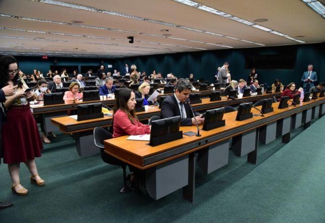 Imagem da noticia Sem comando no Congresso, petistas tentam garantir força nas comissões