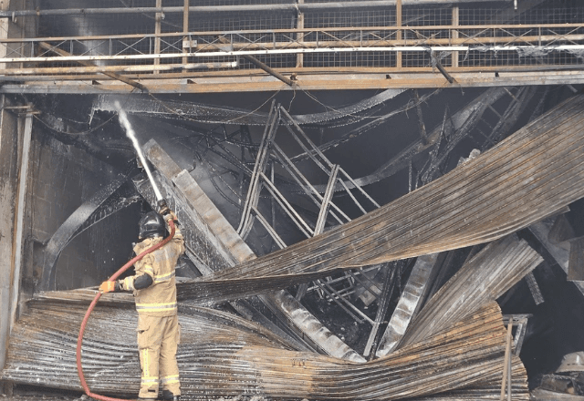 Imagem da noticia Incêndio em pavilhão do Ceasa no Rio de Janeiro deixa 28 lojas destruídas