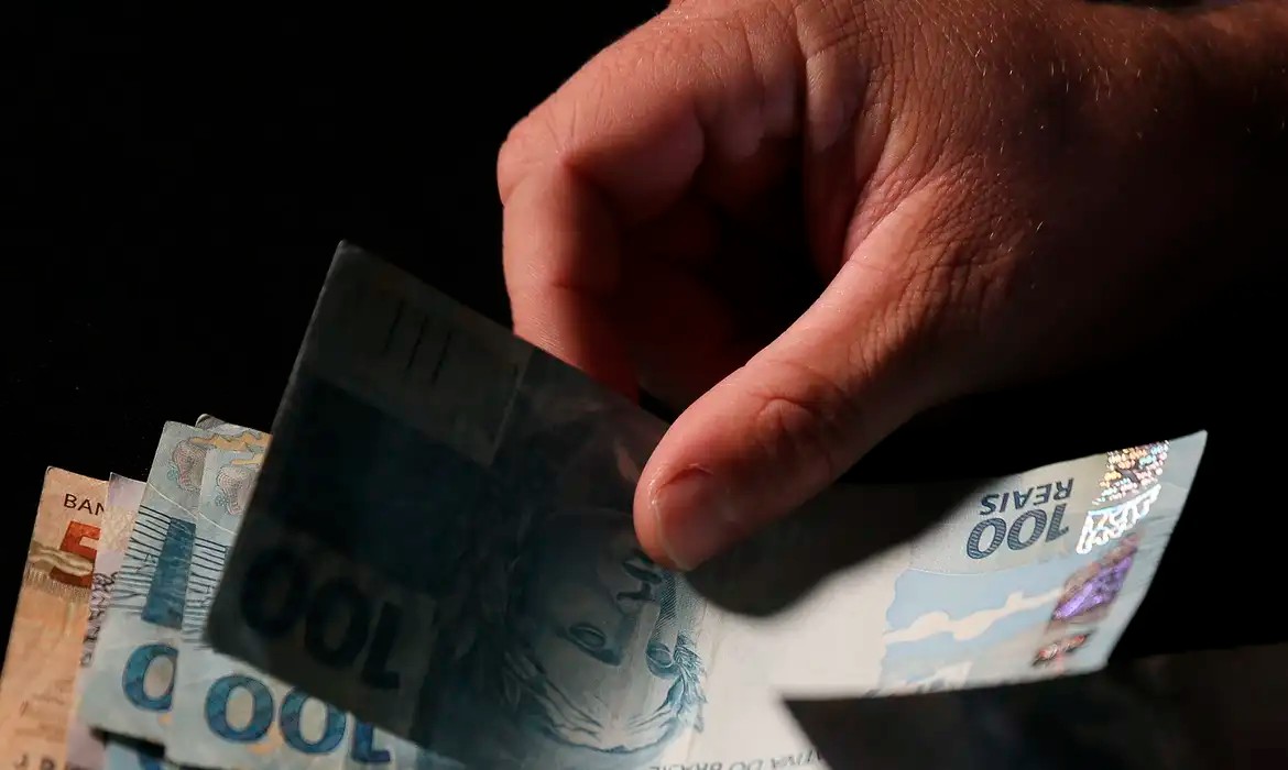 Imagem da noticia Comissão aprova regras ao Orçamento para 2025 com salário mínimo a R$ 1502 