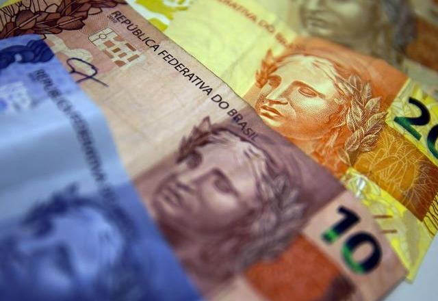 Imagem da noticia Fazenda admite salário mínimo de R$ 1.320 se houver queda de despesas