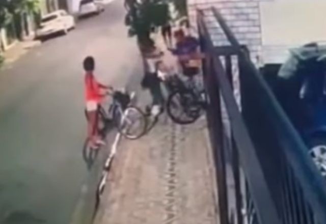 Imagem da noticia Homem é executado na frente da esposa e do filho de 4 anos na Baixada Santista