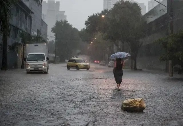 Imagem da noticia Chuva intensa e ventos de até 100 km/h: Inmet emite alerta laranja para 10 estados; veja quais