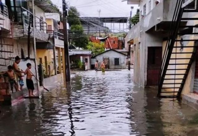 Imagem da noticia Chuvas intensas causam caos no Norte do Brasil enquanto calor afeta o Sul e Sudeste