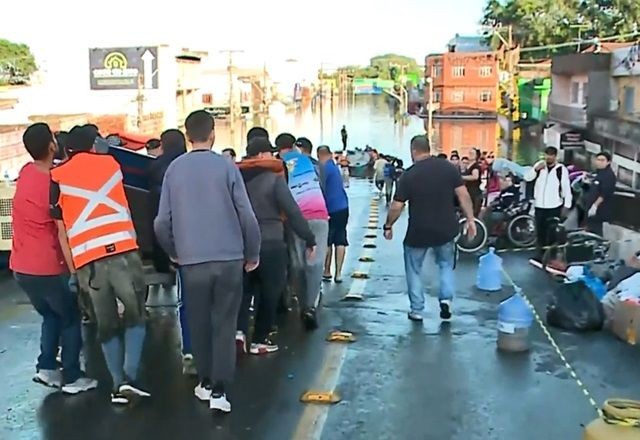 Imagem da noticia Resgates no RS: voluntários relatam desafios para convencer as vítimas a deixarem suas casas