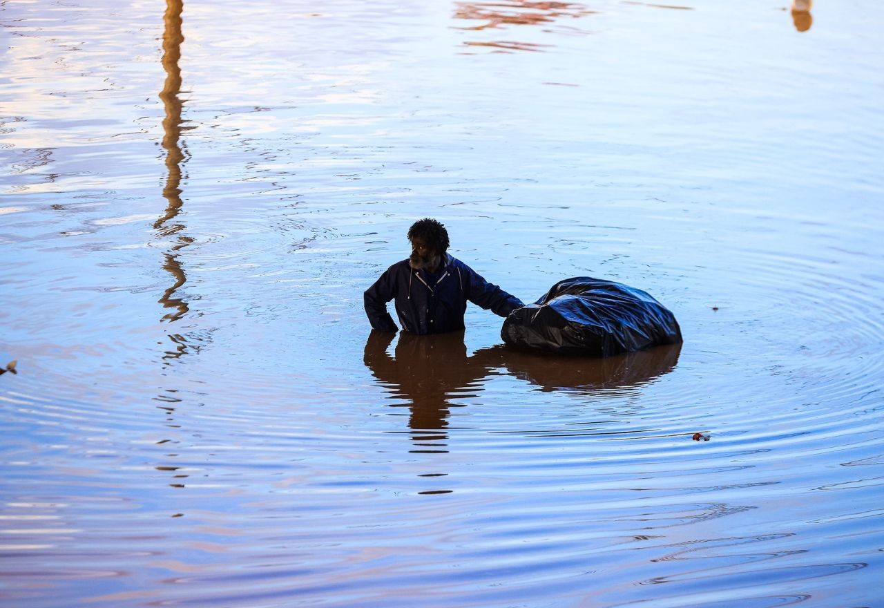 Imagem da noticia Rio Grande do Sul confirma 8ª morte por leptospirose após enchentes