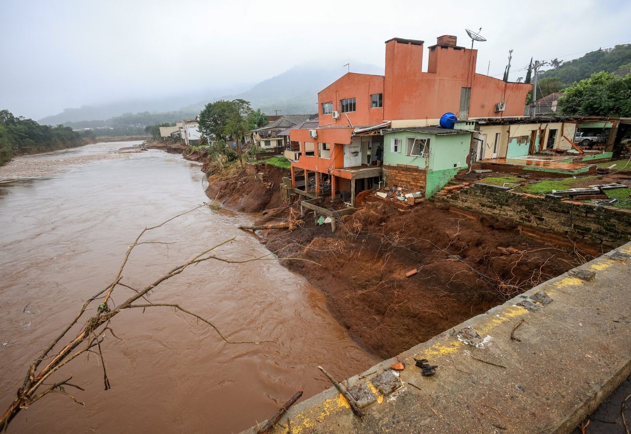 Imagem da noticia Governo abre crédito de 12,2 bilhões para ações emergenciais no RS