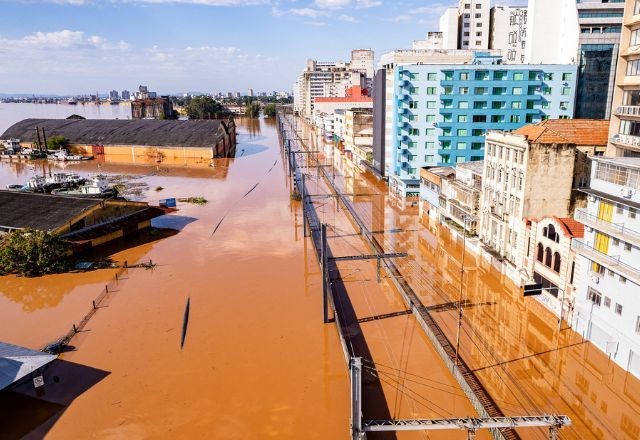 Rio Guaíba está quase 2,3 metros acima do limite de inundação