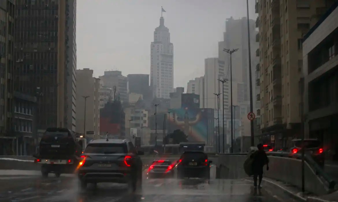 Imagem da noticia Alerta severo: temporal deixou São Paulo e Região Metropolitana em atenção