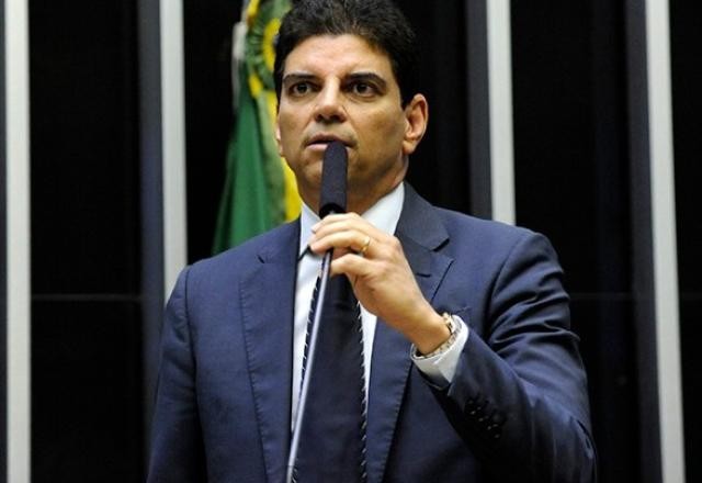 Imagem da noticia Relator entrega projeto do novo arcabouço fiscal aos líderes dos partidos