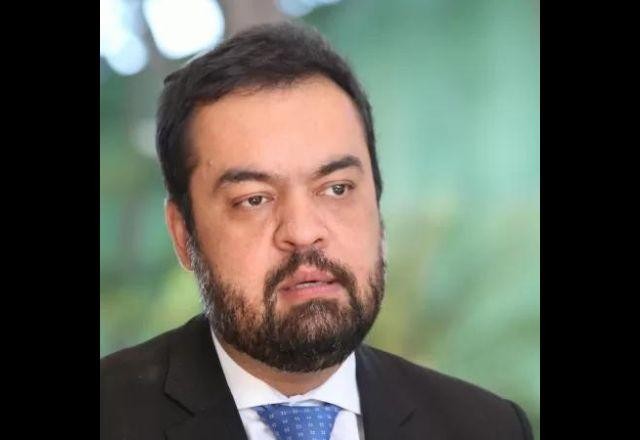 Imagem da noticia Castro estuda criar secretaria nos EUA para blindar Eduardo Bolsonaro, dizem fontes do governo do RJ