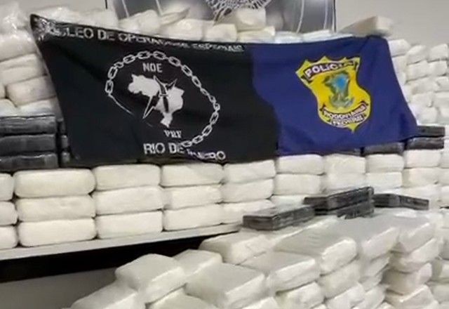 Imagem da noticia PRF apreende quase uma tonelada de cocaína em caminhão na Baixada Fluminense