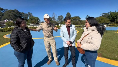 Comandante Hamilton leva fã com medo de voar para realizar o sonho de sua mãe 