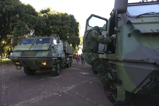 Imagem da noticia Marinha confirma ao STF que ordem para deslocar tanques a Brasília foi emitida um mês antes de desfile na Esplanada