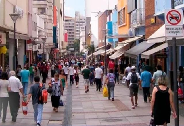 Imagem da noticia Poder Expresso: Em queda de braço, Congresso quer derrubar restrição ao comércio em domingos e feriados