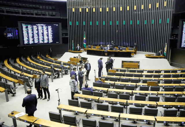 Imagem da noticia Oposição organiza comitiva com mais de 30 deputados federais para ir à posse de Trump