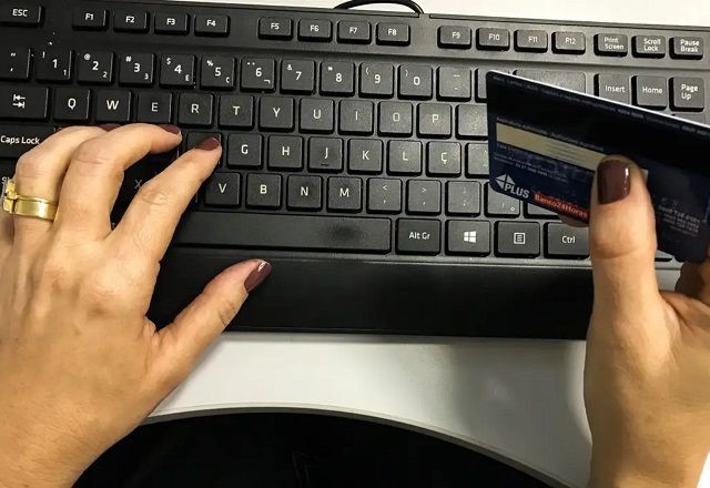 Imagem da noticia Taxação de 20% em compras de até US$ 50 é insuficiente para evitar "concorrência desleal", diz CNI
