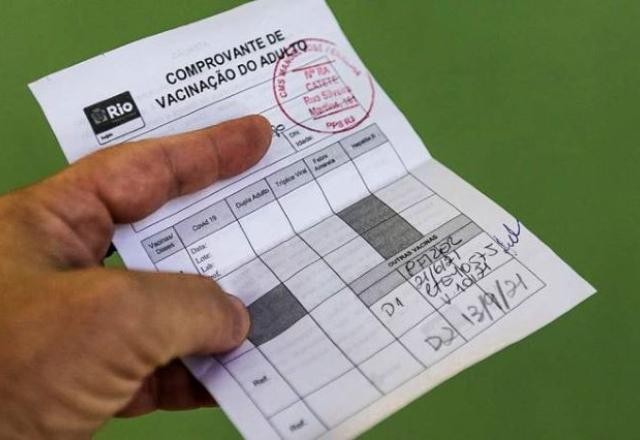 Quais as consequências para quem falsifica o comprovante de vacina?