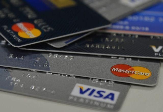 Imagem da noticia Como evitar "sustos" na hora de parcelar uma compra? Veja dicas