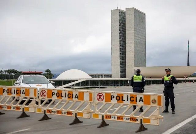 Imagem da noticia Polícia Militar do DF conclui investigação de suspeita de explosivo em mala deixada perto da Câmara