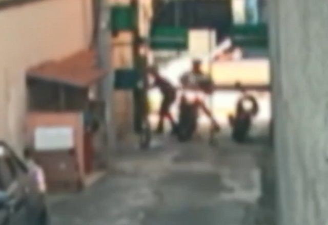Ex-atirador de elite do Bope é baleado durante assalto; bandidos levaram moto