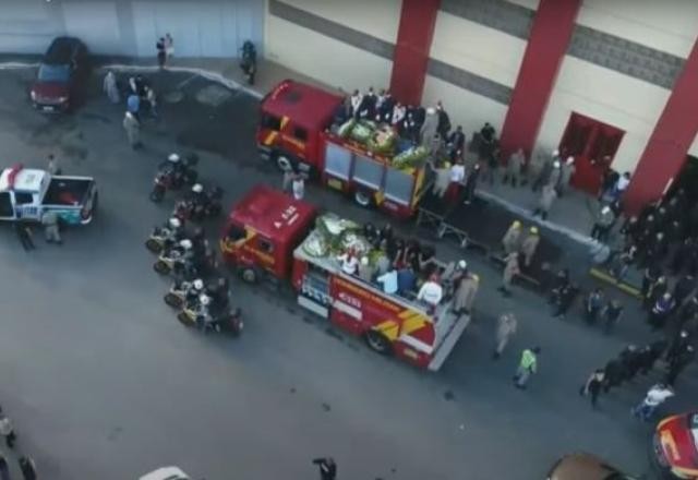 Imagem da noticia Corpo de Marília Mendonça deixa velório e segue em cortejo para cemitério