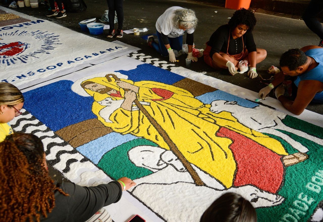 Imagem da noticia Tapetes de Corpus Christi: saiba por que as ruas ficam coloridas em celebração
