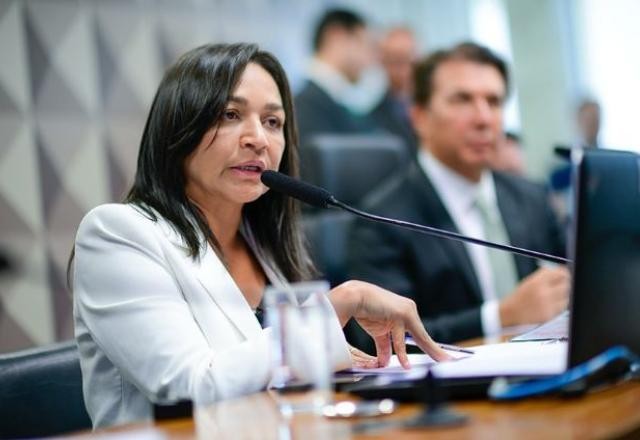 Imagem da noticia Com bate-boca, CPMI do 8/1 aprova plano de trabalho
