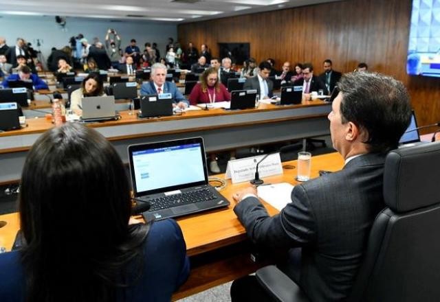Imagem da noticia Relatório da CPMI pede indiciamento de Bolsonaro e outras 60 pessoas