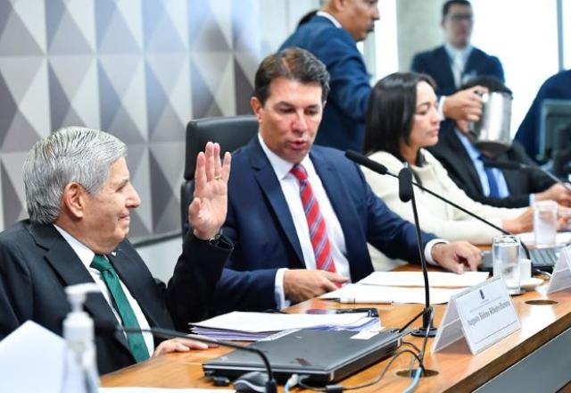 Imagem da noticia Depois de Heleno, CPMI foca em ex-comandantes das Forças Armadas