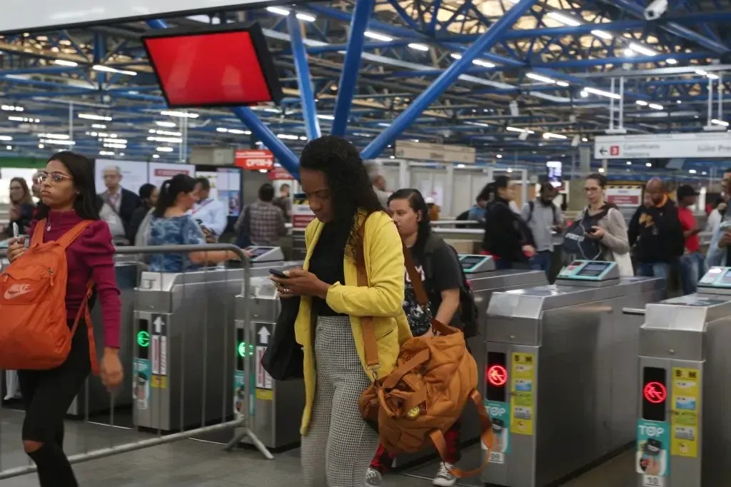 Reajuste na passagem de metrô e trem em São Paulo começa a valer nesta segunda-feira