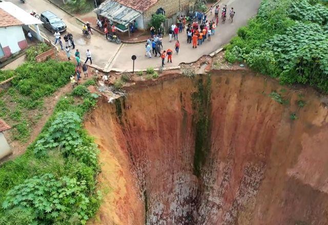 Imagem da noticia Chuvas provocam crateras de 70 metros profundidade no Maranhão