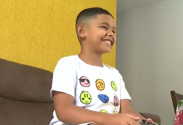 Imagem da noticia Com doença crônica, menino corre risco de perder movimentos do corpo 