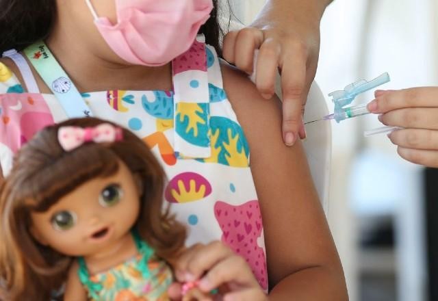 Imagem da noticia Saúde anuncia compra de 2,6 milhões de doses Coronavac para crianças