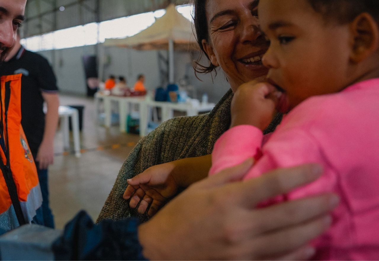 Imagem da noticia Crianças perdidas durante enchente em Canoas já estão com famílias, diz promotor