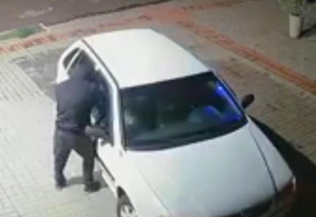 Imagem da noticia Agentes prendem dupla de criminosos com mais de 140 passagens pela polícia