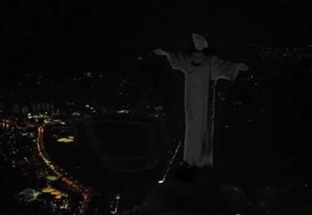 Imagem da noticia Vídeo: luzes do Cristo Redentor são apagadas em solidariedade a Vini Jr.