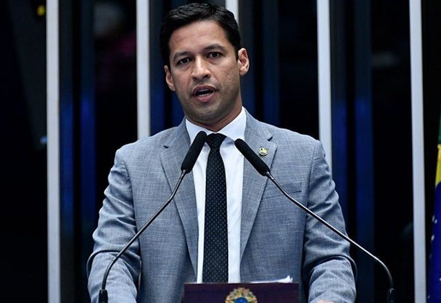 Imagem da noticia "Não é a solução para o Brasil e para o varejo colocar 20% de taxação nas comprinhas", diz relator