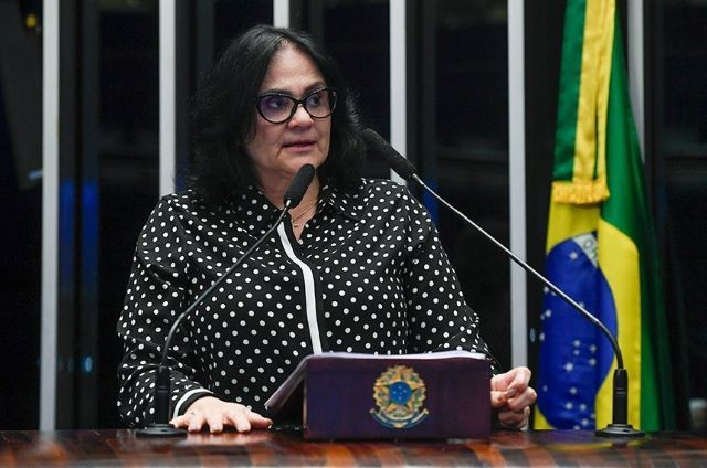 Imagem da noticia Damares pede para ministério explicar questionário sobre identidade política em curso da PRF