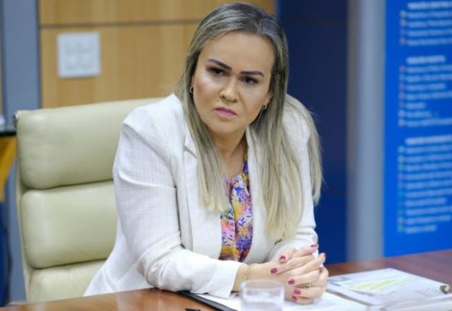Imagem da noticia Governo muda rota e volta a falar em saída de Daniela Carneiro do Turismo