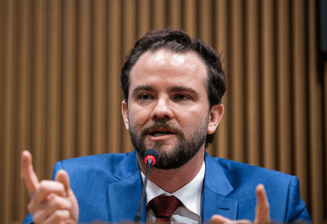 Imagem da noticia Após reunião com banqueiros, Fazenda admite discutir alternativas à alta do IOF