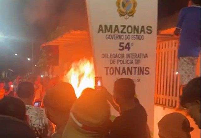 Imagem da noticia População invade delegacia e queima suspeito vivo após feminicídio no interior do AM