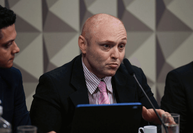 Imagem da noticia Justiça condena hacker da “vaza-jato” por calúnia ao ex-presidente Jair Bolsonaro