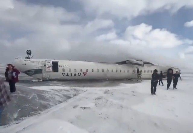 Imagem da noticia "Tesoura de vento" pode ter virado avião de cabeça para baixo em Toronto, diz especialista
