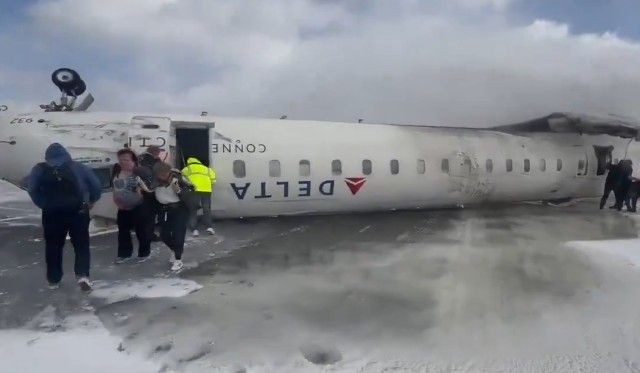 Imagem da noticia Avião sofre acidente durante pouso em aeroporto de Toronto, no Canadá