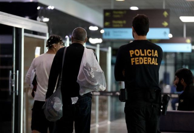 Imagem da noticia Presidente do Congresso critica tratamento dado a deportados brasileiros