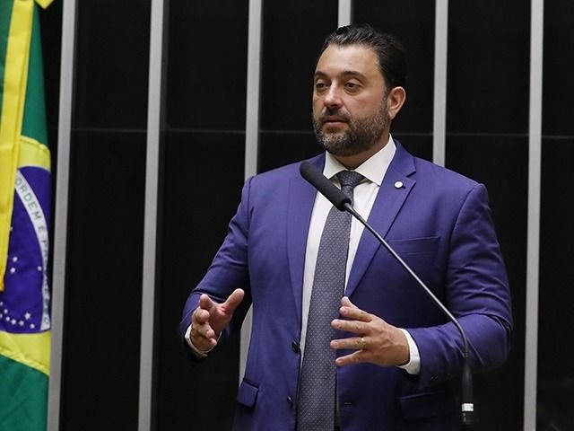 Deputado defende implementar taxação de compras internacionais dentro de programa automotivo