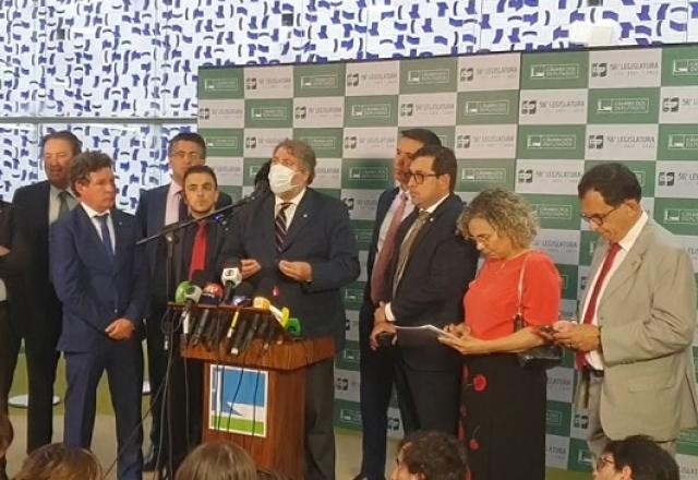 PT, federação e PSB oficializam apoio a Lira para reeleição na Câmara