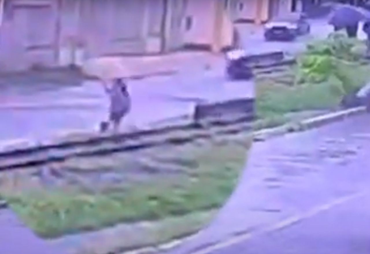 Imagem da noticia Corpo de menina de 12 anos que caiu em bueiro é encontrado na Bahia